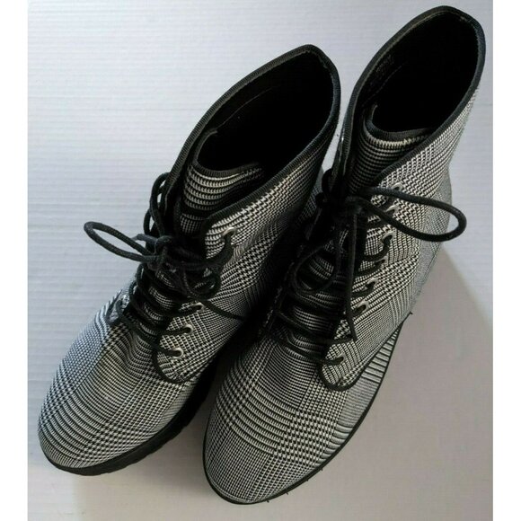 New Forever 21 Women's Glen Check Ankle Boots Black Textile Platform Size 8( 39) - Picture 2 of 6